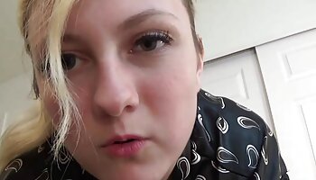 Bella enculée et creampied sur le canapé amateur français porno d'audition en coulisse