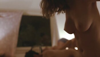 Les couples se balancent et meilleurs films porno français aiment les jeux érotiques dans le manoir Playboy