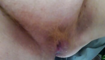 La superbe rousse Rainia Belle se fait étirer le vagin par une bite bien dure porno français amateur