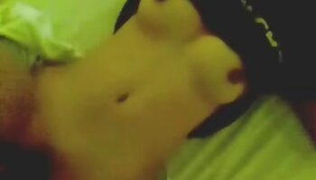 Une coquine aux gros seins baisée durement pour une énorme somme d'argent dans le prêteur sur film francais porno gages
