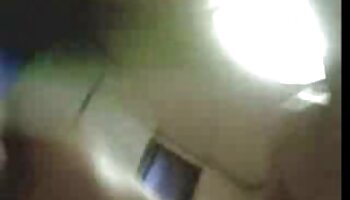 Une femme aux cheveux roux les films pornographiques français supplie son mari de jouir dans sa chatte